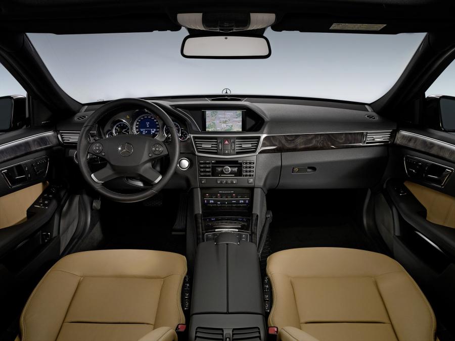  Mercedes-Benz E-Class Avantgarde 2009 года  (фото 2 из 20)